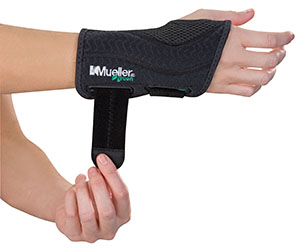 Mueller Green Fitted Wrist Brace 86271